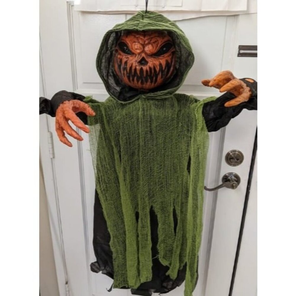 Animated Hanging Jack-O'-Lantern with Glowing Head and Creepy Sound
